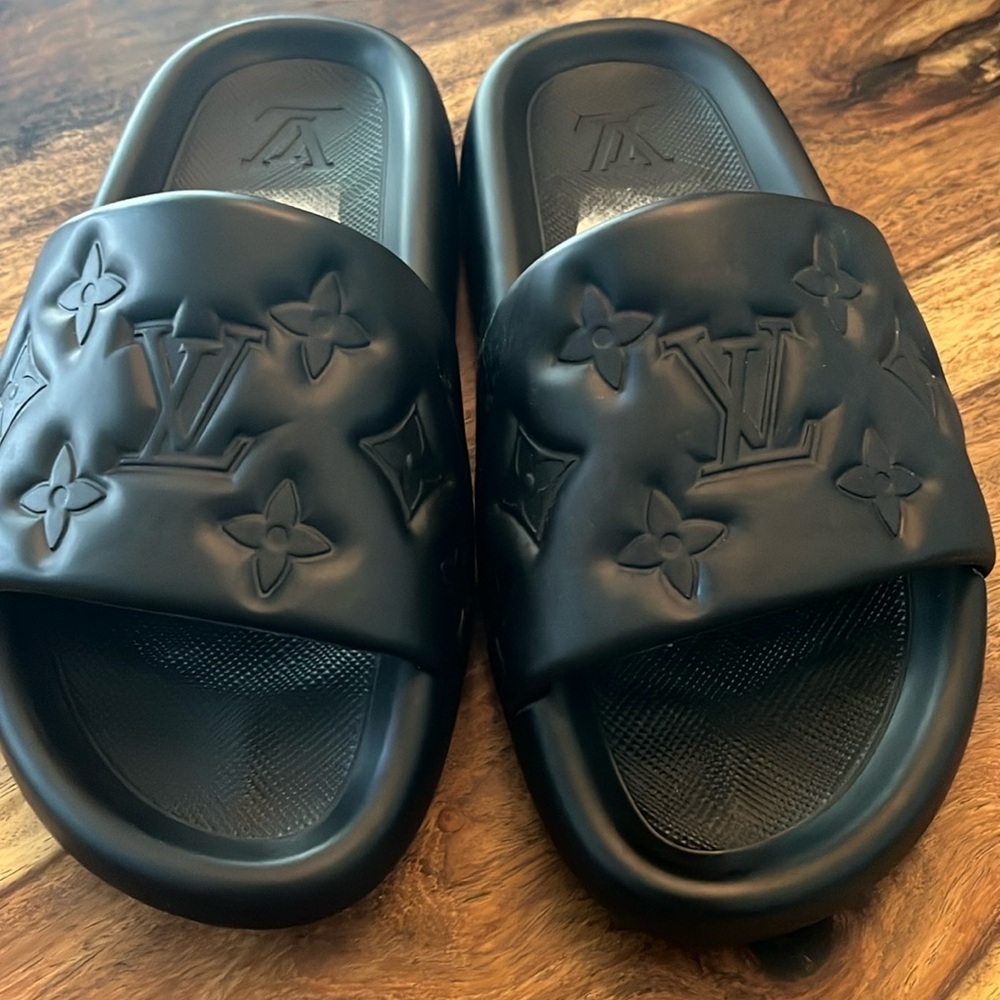 Louis Vuitton Black Slides Size 41/10